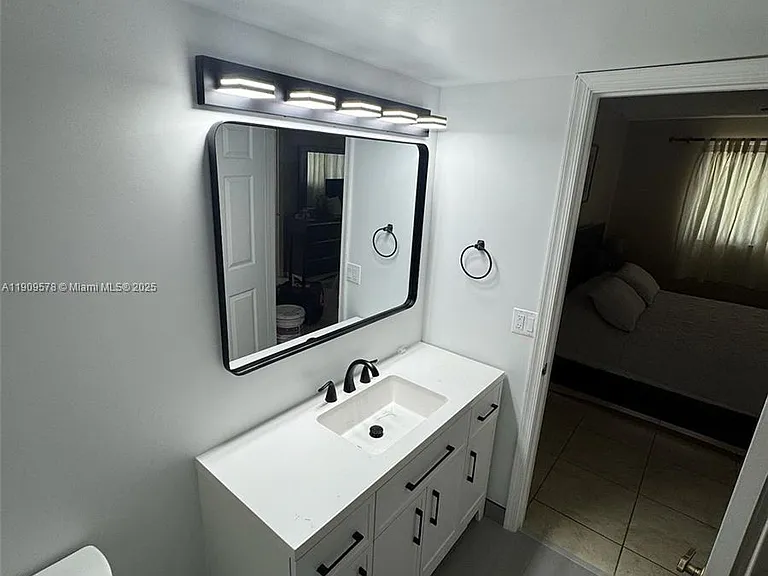 17800 N Bay Rd #404 — Photo 18