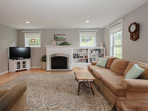 3rd image of 7 Fairway Drive