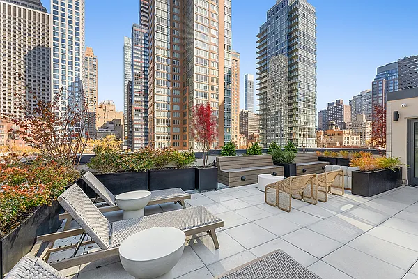 Sold by Reuveni LLC | media 9