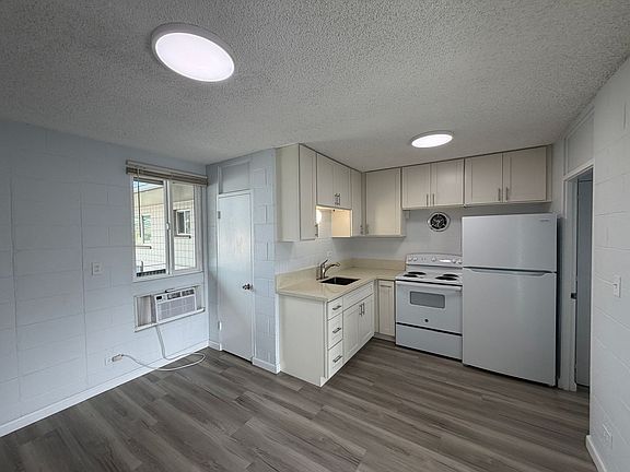 2nd image of 3140 Castle St APT 8