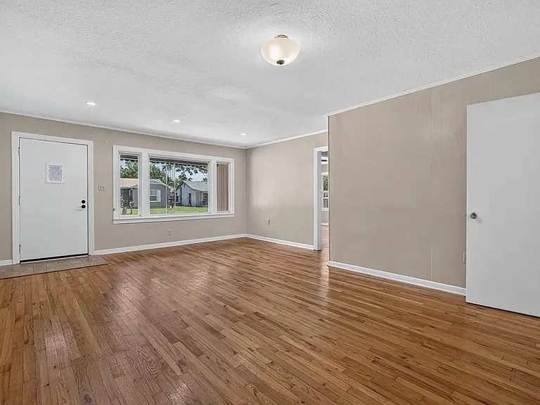 1030 N Isla St — Photo 8