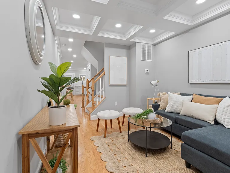 Main Level Living Room (1)