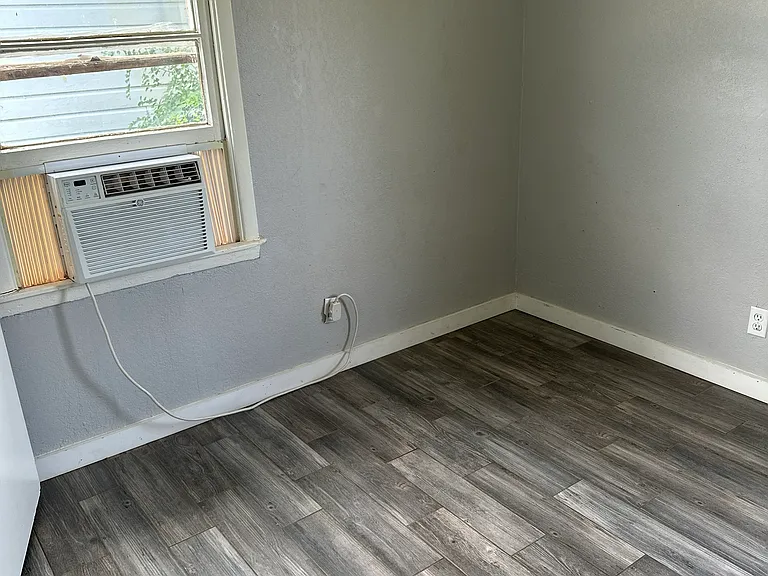 5361 Encino Rd — Photo 13