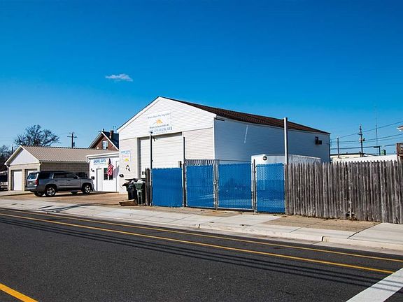 4th image of 4400 Arctic Ave