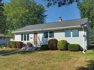 1011 N Benjamin St, Port Washington, WI 53074