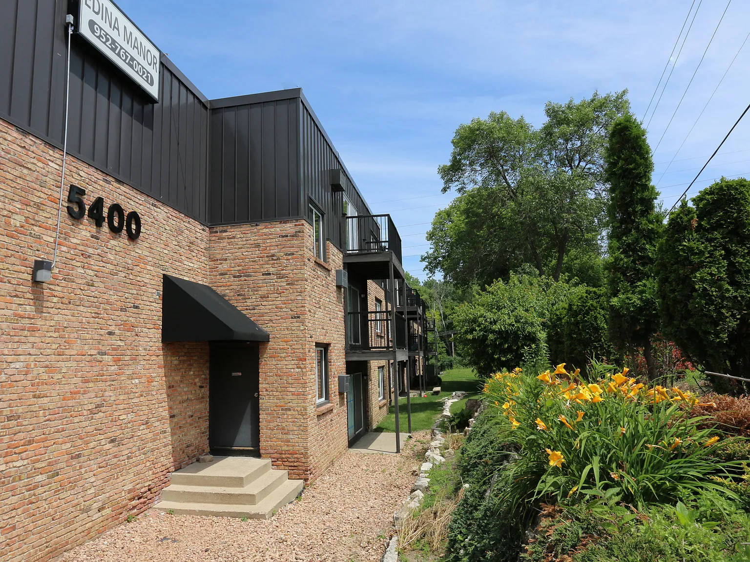 Edina Manor Apartments — Photo 4
