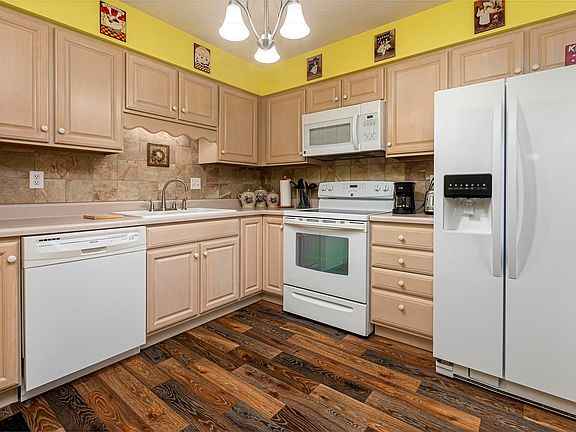 4th image of 1305 E 9th St
