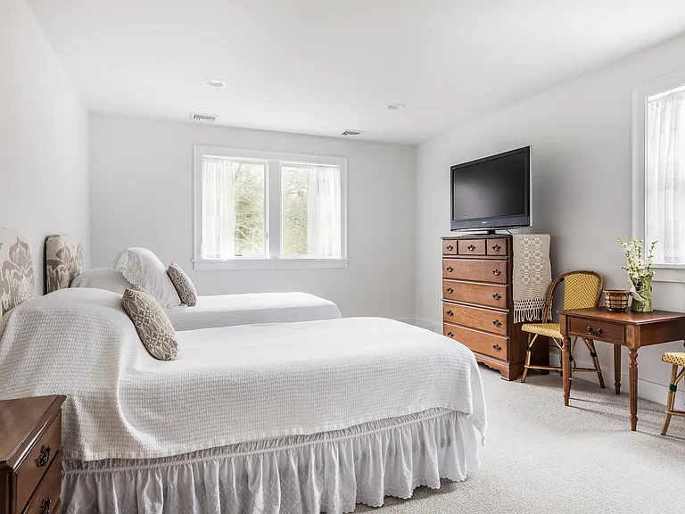 16 Manor Ln — Photo 18
