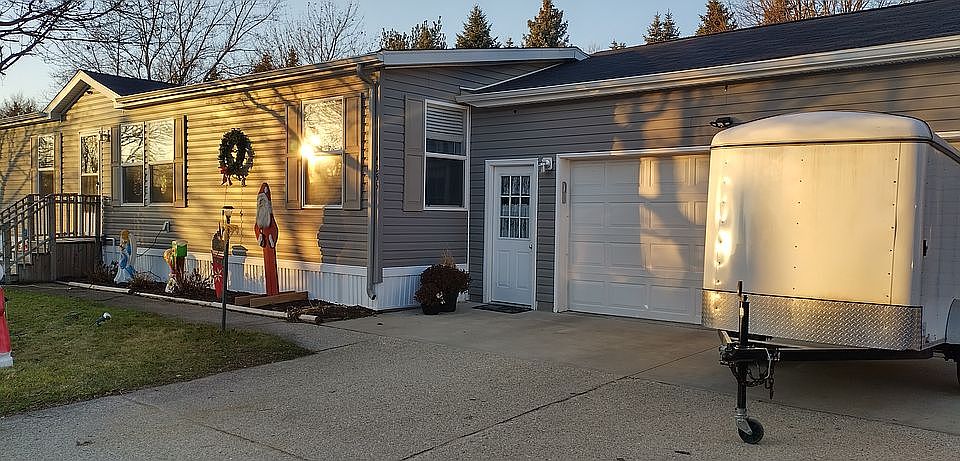 1st image of 14255 Newport Dr