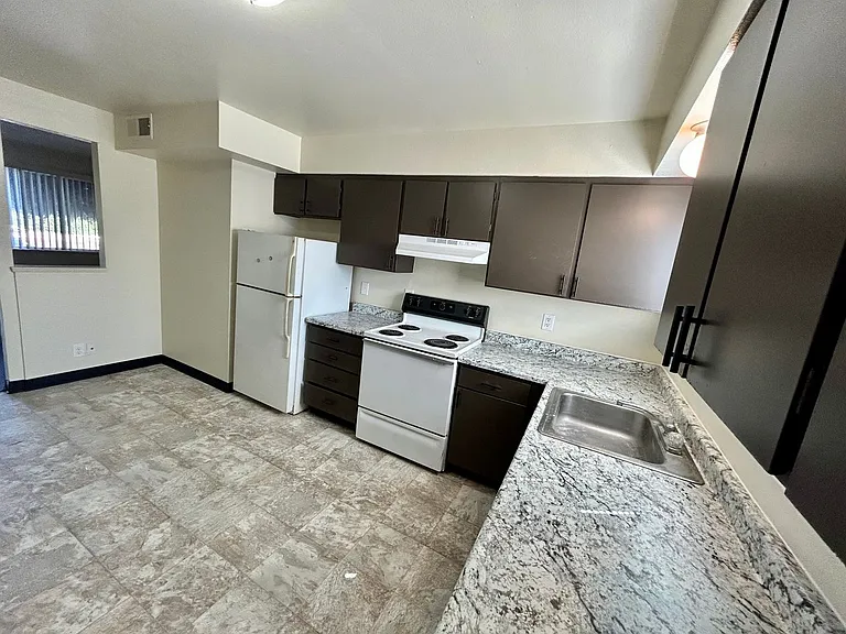1295 Downard Ln — Photo 4
