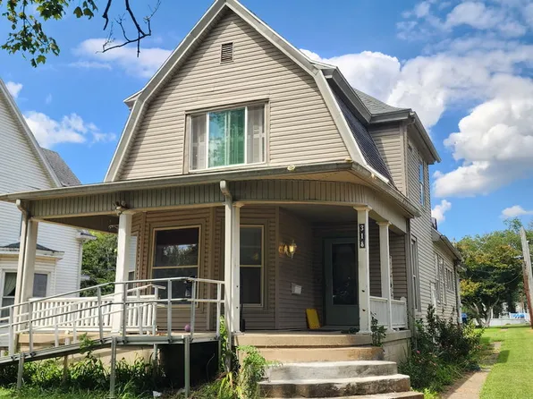 318 E 1st St, Mount Carmel, IL 62863