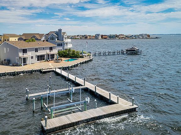 5th image of 4 Bay Point Dr