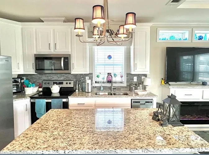 4637 W Palm Dr — Photo 4