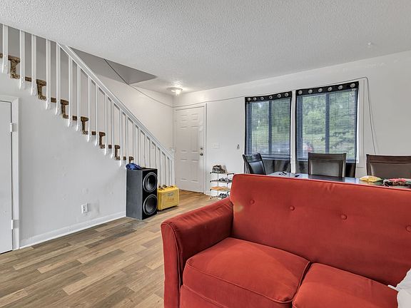4th image of 1021 Harold Dr