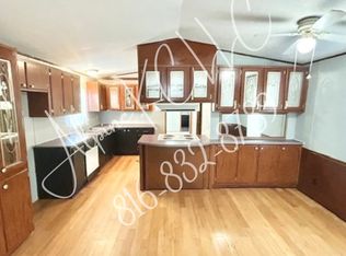 170 Countryside Ln, Saint Joseph, MO 64503