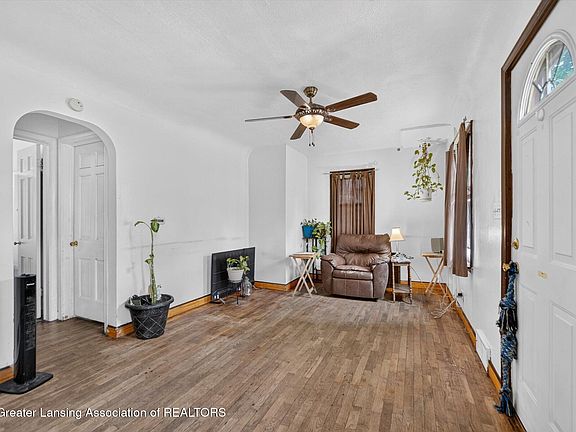 4th image of 925 Holten St