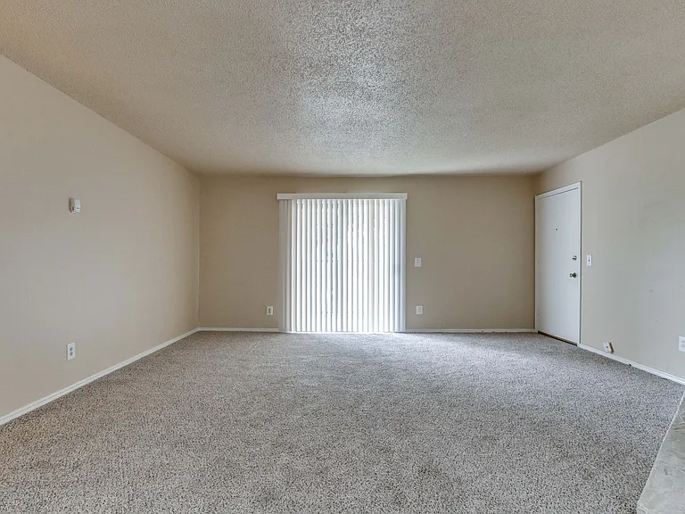 6060 Nw Expy #C — Photo 10