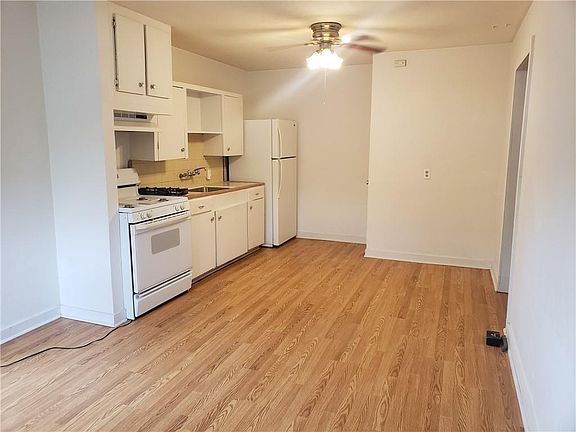 4th image of 1909 Anita Dr APT A