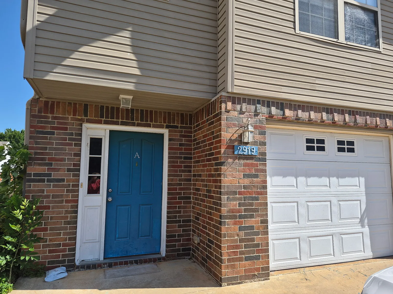 2 bed, 2.5 bath, 1400 sqft, $1,100 — Photo 1