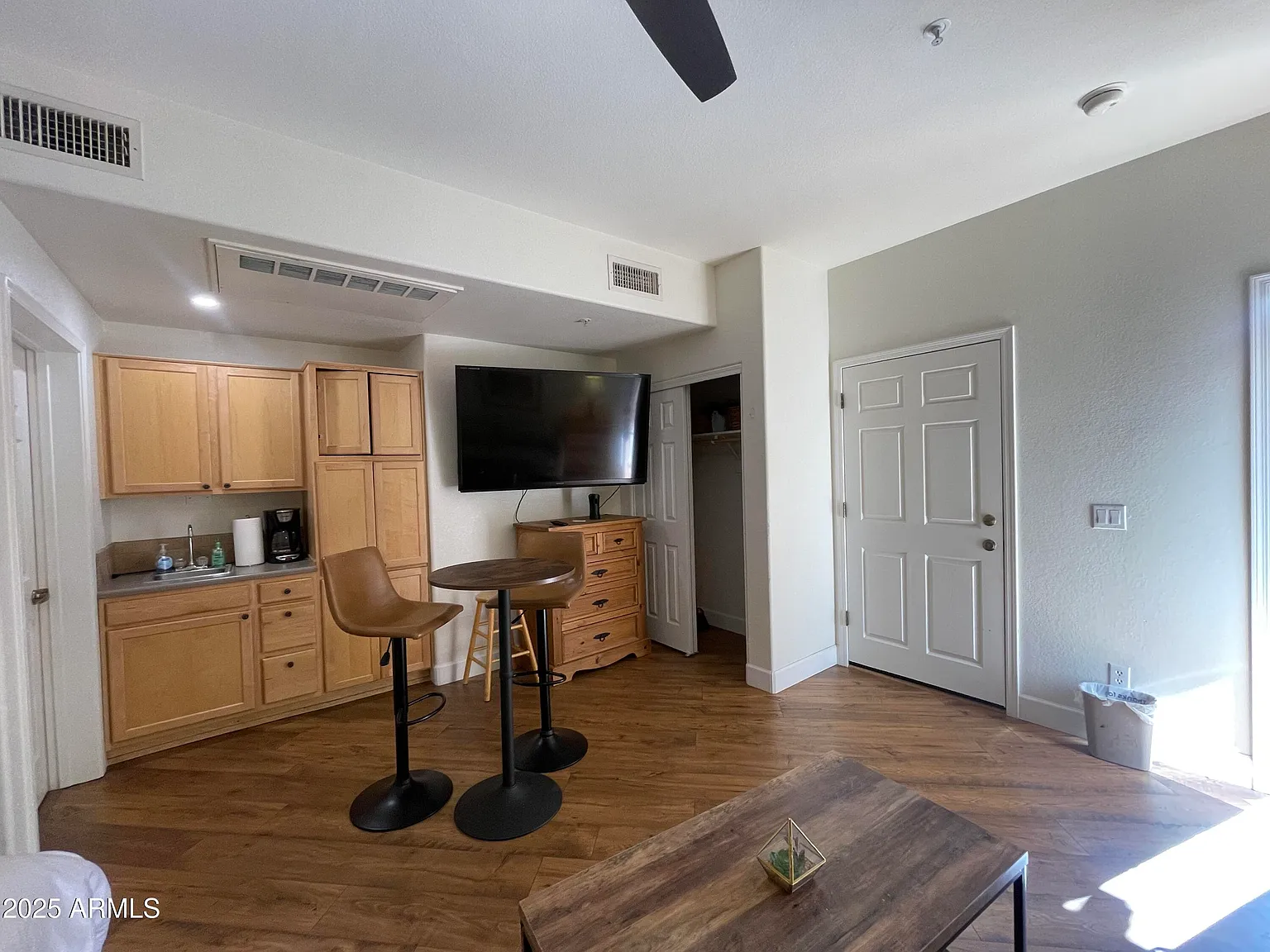 1 bed, 400 sqft, $1,400 — Photo 4