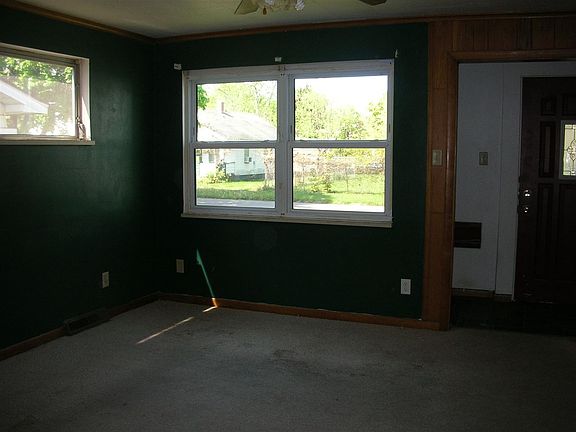 4th image of 2124 S Douglas St