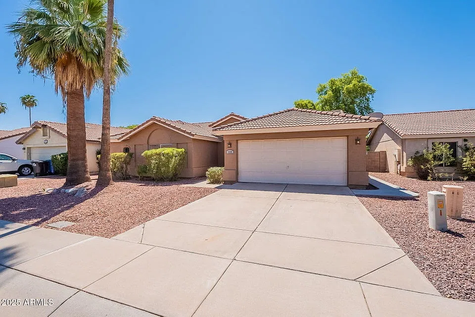3 bed, 1750 sqft, $2,450 — Photo 2