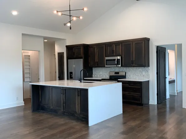 103 W Pine St, Raymore, MO 64083