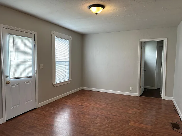 408 S 5th St — Photo 12