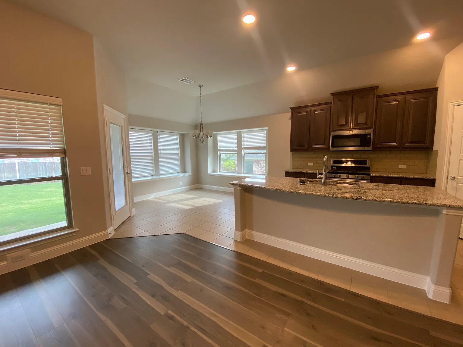 3 bed, 1826 sqft, $2,550 — Photo 4