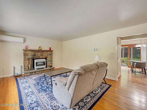 4th image of 6469 Laurel Rd