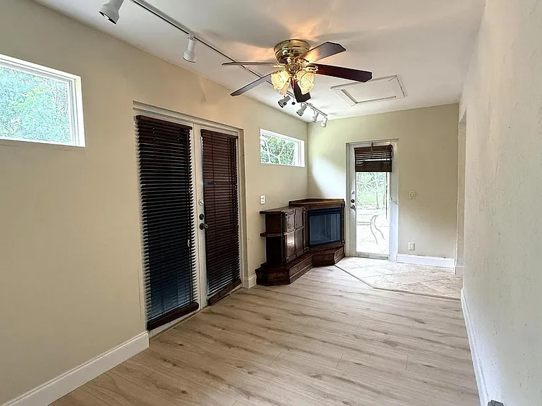 550 SW Natura Ave #550 — Photo 8