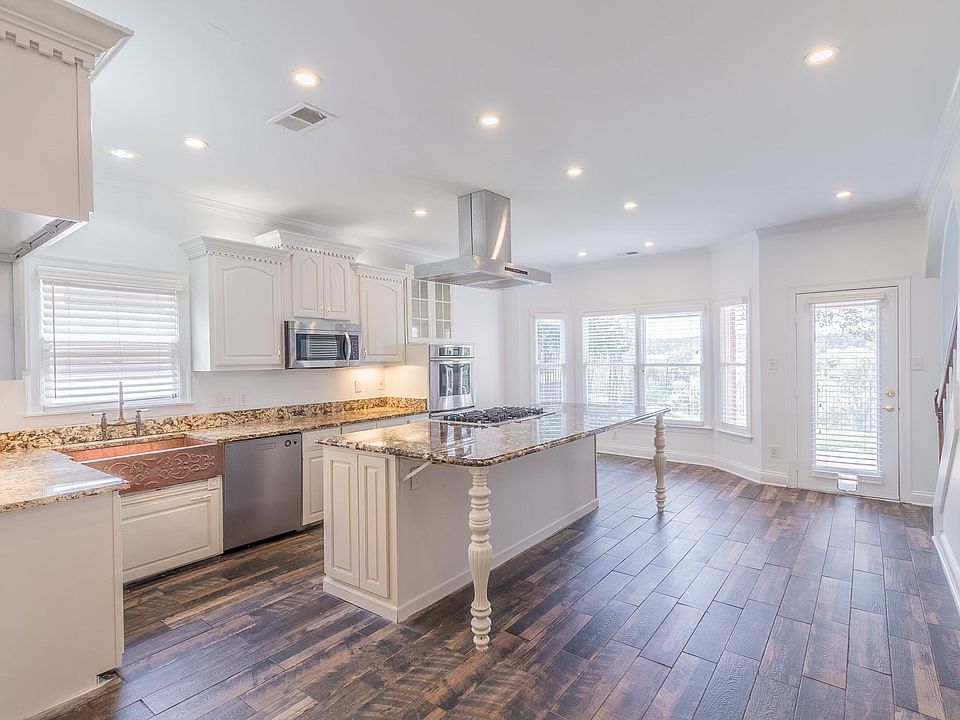 1st image of 647 Warwick Oaks Ln W