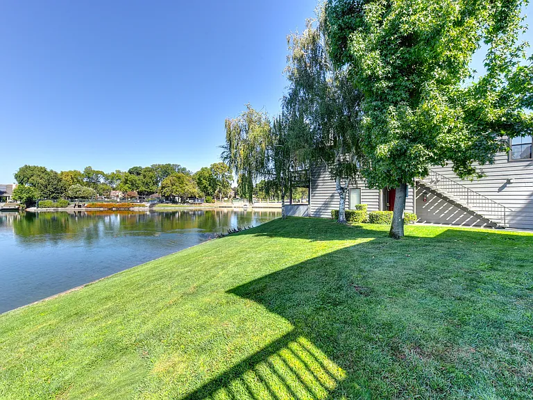 Lakeview Village — Photo 15