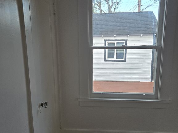 5th image of 916 Napa St