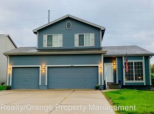 18645 Weir Cir, Omaha, NE 68135