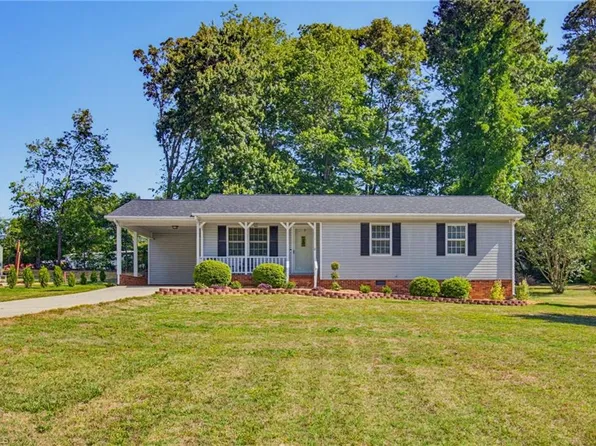304 Oakwood Cir, Lexington, NC 27295