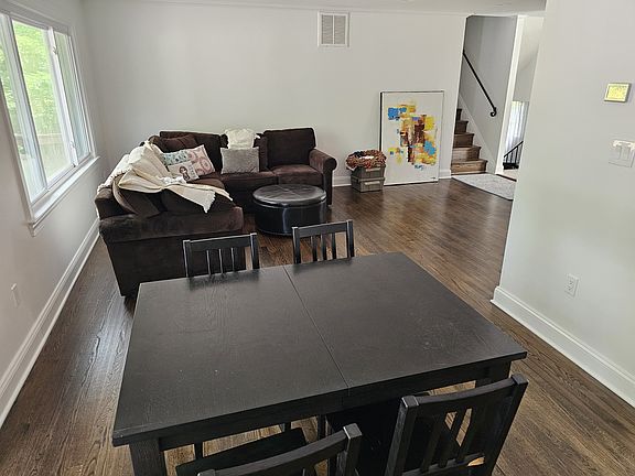 4th image of 2402 Parkers Ln