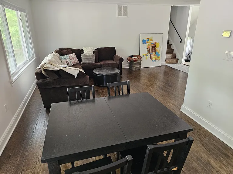 2402 Parkers Ln — Photo 6