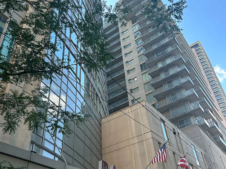 Victoria St — Photo 1