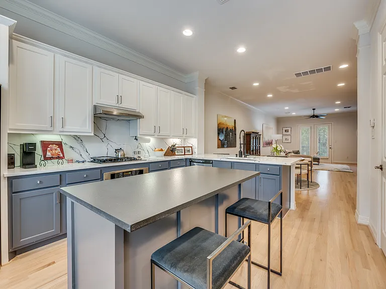 4232 Holland Ave — Photo 15