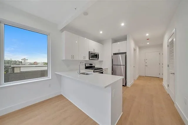 3321 Liberty Ave #207 — Photo 5