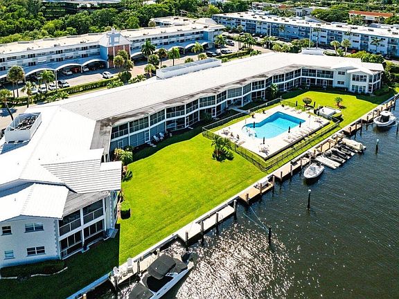 5th image of 701 NE Harbour Ter APT 103