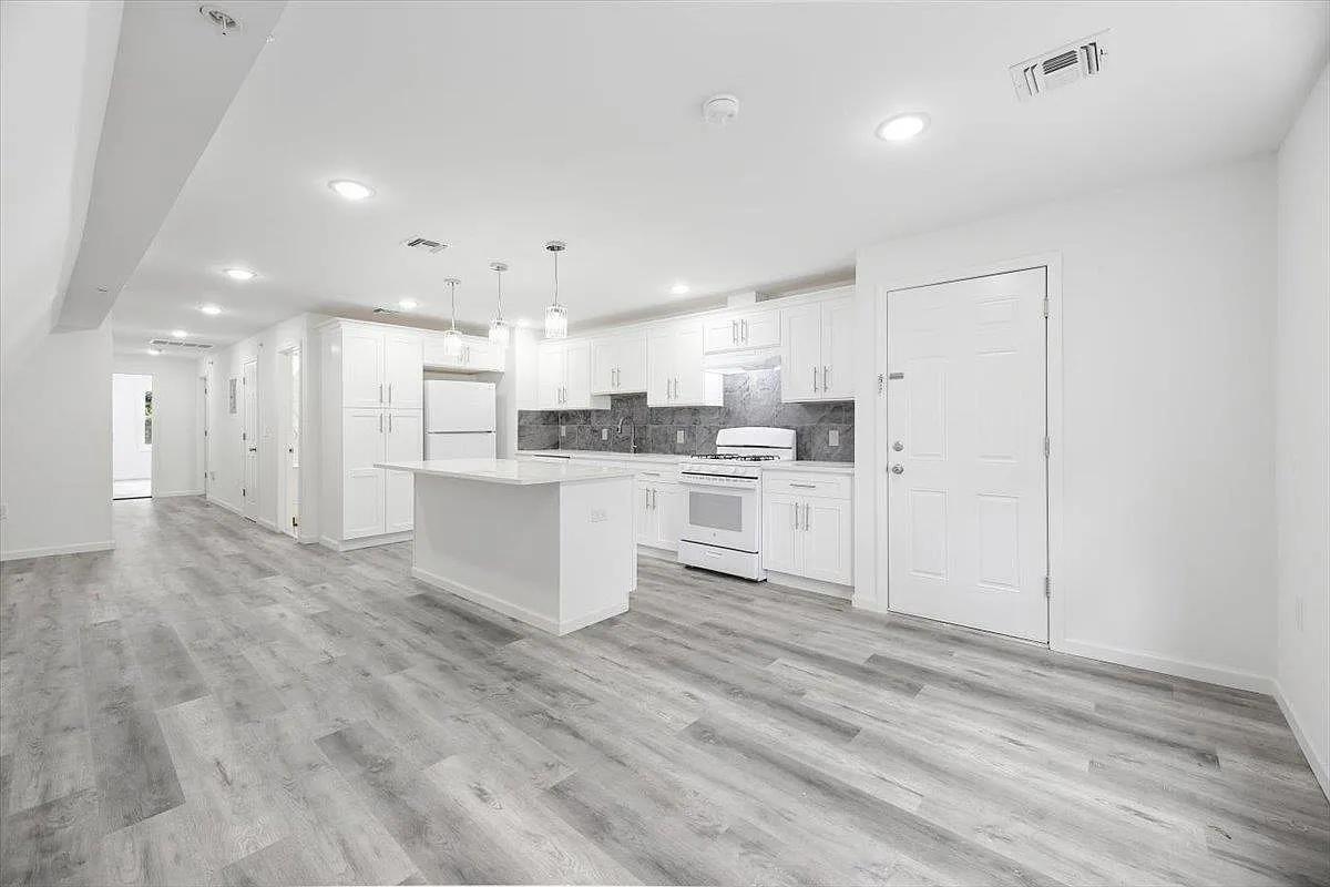 2 bed, 1.0 bath, $2,499 — Photo 1