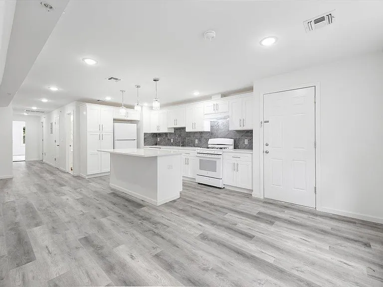 34 Fulton Ave #3 — Photo 1