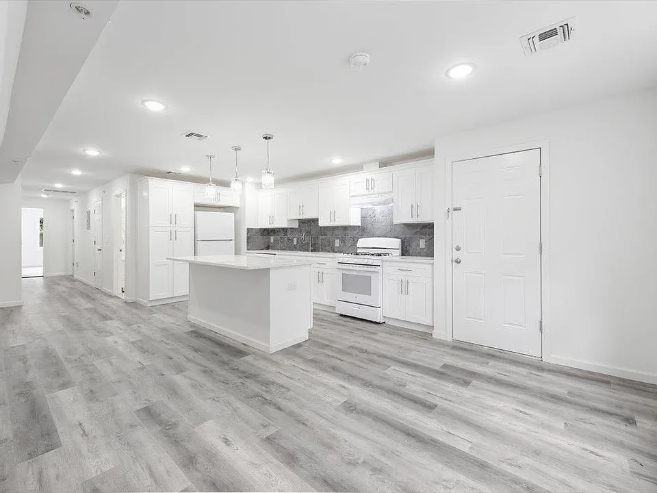 34 Fulton Ave #3