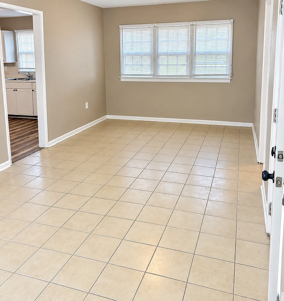 4 bed, 1012 sqft, $1,185 — Photo 3
