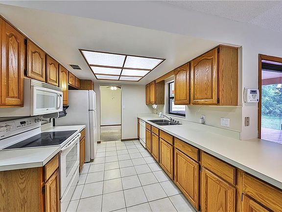 2nd image of 2720 Balkan St
