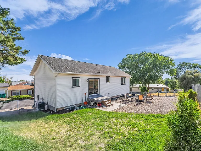 1133 E 3150 N — Photo 25