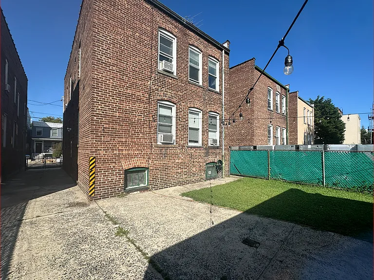 37 Saint Pauls Ave #2 — Photo 13