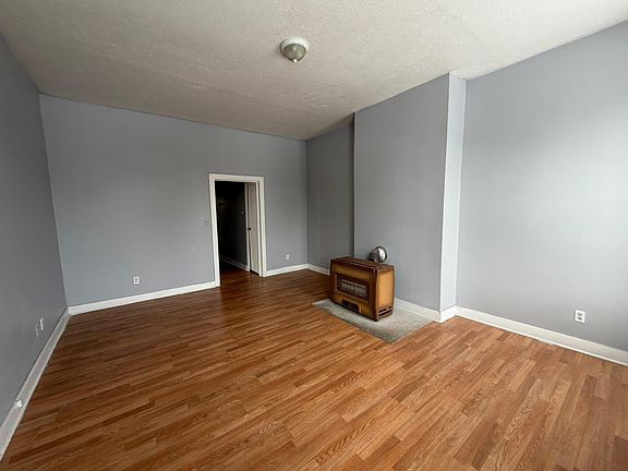 5th image of 510-518 N College St Unit 514-1
